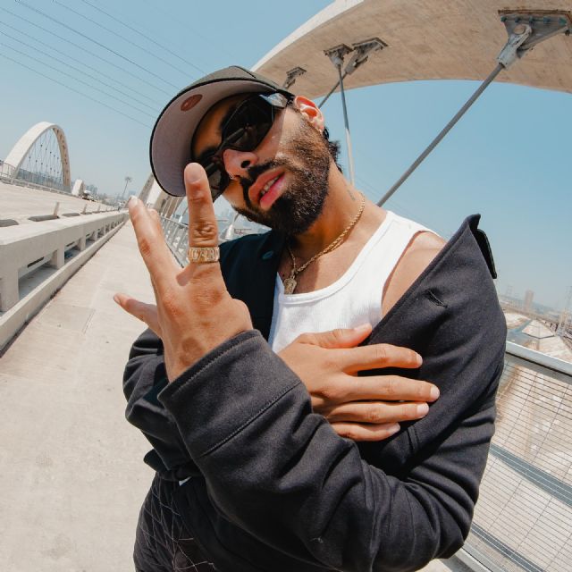 Al ritmo de Maria Maria J Salez junto a DerekVinci presentan una versión innovadora junto a la performance de Ataca - 4, Foto 4