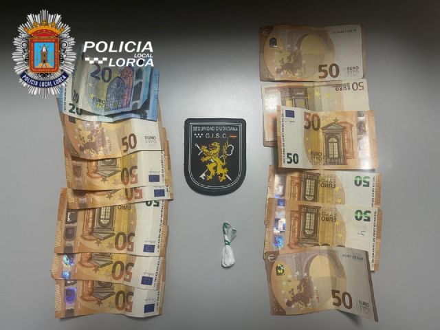 La Policía Local de Lorca detiene a dos personas por un robo con violencia en la calle Jerónimo Santa Fe - 1, Foto 1