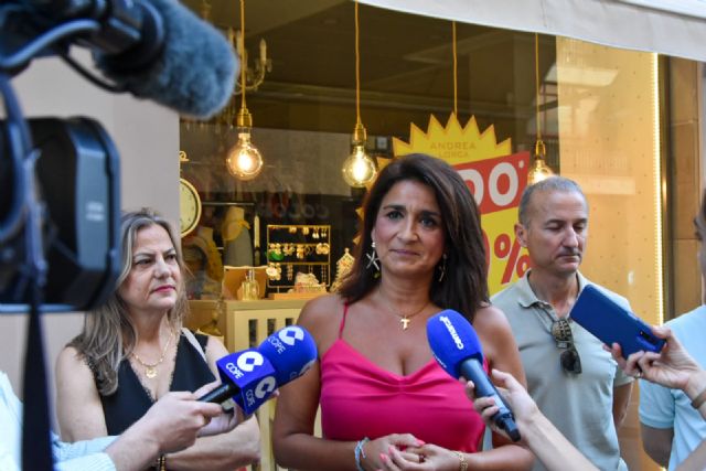 El Ayuntamiento anima a los lorquinos a aprovechar las rebajas de verano que arrancan el 1 de julio en los comercios de la ciudad - 2, Foto 2