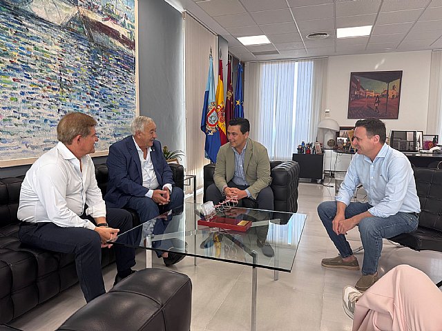 El alcalde recibe a Pepe El Montes, tras recibir la Insignia de oro que le ha concedido Proexport - 1, Foto 1