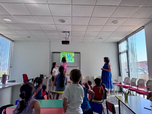 La alcaldesa de Puerto Lumbreras visita a los 120 ni&ntilde;os y ni&ntilde;as que disfrutan de las Escuelas de Conciliaci�n de Verano municipales