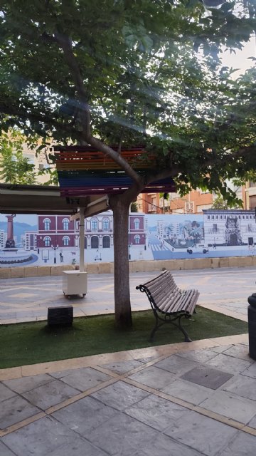Lorcaíris denuncia una nueva vandalización del banco arcoíris de Lorca y exige una condena institucional firme al Ayuntamiento - 3, Foto 3