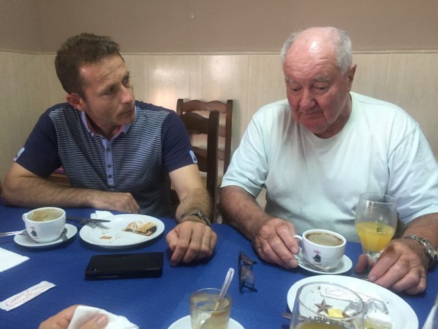 Un buen desayuno antes de comenzar una jornada de trabajo en la Sima de las Palomas - 2, Foto 2