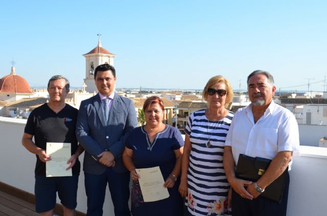 El Grupo de Teatro San Javier, la Coral Santiago Apóstol y la Rondalla y Coro Santiago Apóstol renueva sus convenios de colaboración con el Ayuntamiento - 1, Foto 1