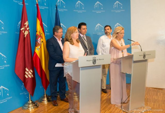 El presidente de la Comunidad garantiza a los alcaldes del Mar Menor que no se volverá a repetir lo ocurrido este año con la laguna - 2, Foto 2