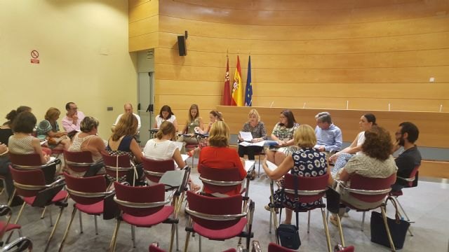 Familia informa al Consejo Regional de Servicios Sociales del proyecto de decreto de concierto social para personas con discapacidad y mayores - 1, Foto 1