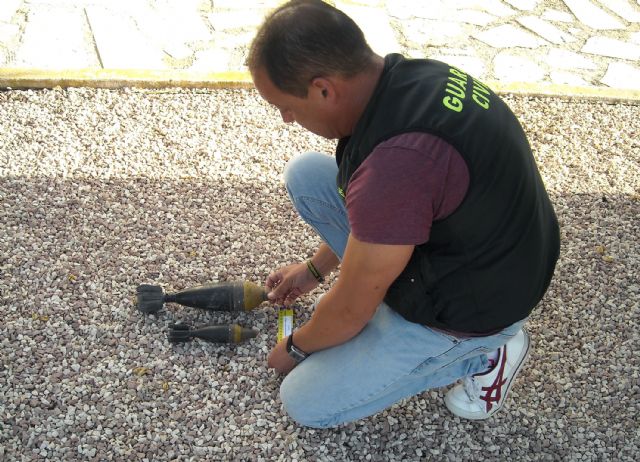 La Guardia Civil desactiva un proyectil de artillería y retira dos granadas de mortero inertes - 2, Foto 2