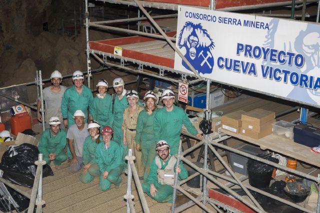 Finaliza el primer turno de campo de trabajo en Cueva Victoria - 1, Foto 1