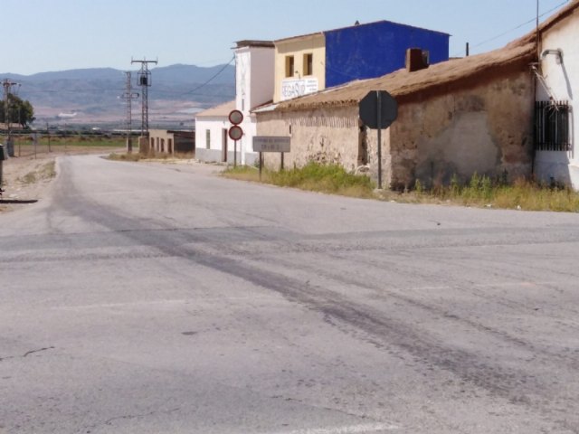 Los vehículos que quieran desplazarse del casco urbano de Totana a la zona de Lébor deben hacerlo a través de la carretera de El Raiguero RM-D22 por estar cortado a la altura de Escamusa, Foto 1