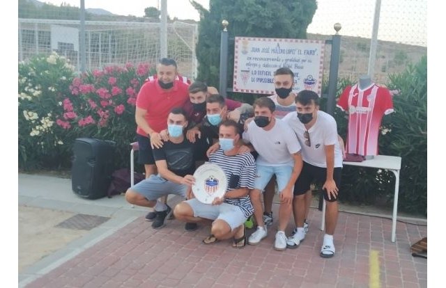 La Concejalía de Deportes rinde un homenaje, a título póstumo, a Juan José Mulero López “El Fary” por su contribución al deporte de base, Foto 9