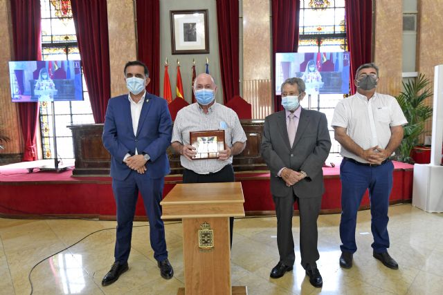 Murcia rinde homenaje a sus abuelos, los auténticos héroes de la pandemia - 3, Foto 3