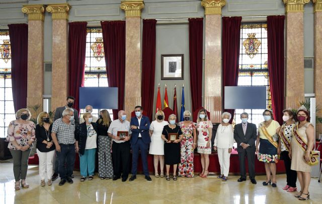 Murcia rinde homenaje a sus abuelos, los auténticos héroes de la pandemia - 4, Foto 4