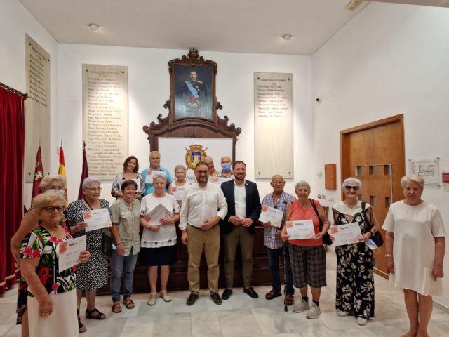 La primera edición de la 'Escuela de Verano Senior' finaliza con la visita de sus participantes al Ayuntamiento de Lorca - 1, Foto 1
