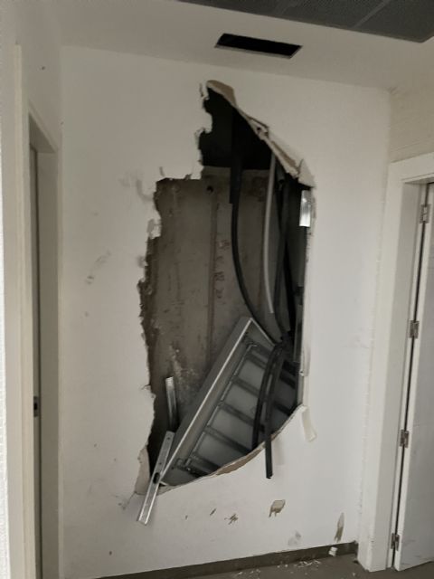 El asalto a unas instalaciones en la ciudad del automóvil y el robo del sistema eléctrico del colector en Torre del Obispo empeoran la oleada de inseguridad - 3, Foto 3