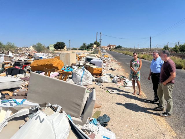 El PSOE exige la limpieza inmediata de la escombrera ilegal de Cabezo de Torres para garantizar la seguridad en la zona - 2, Foto 2