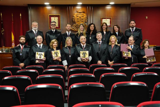 ICAMUR rinde homenaje a Francisco Martínez Escribano y a los miembros de la Junta de Gobierno saliente en un emotivo acto con la jura de 14 nuevos colegiados - 3, Foto 3