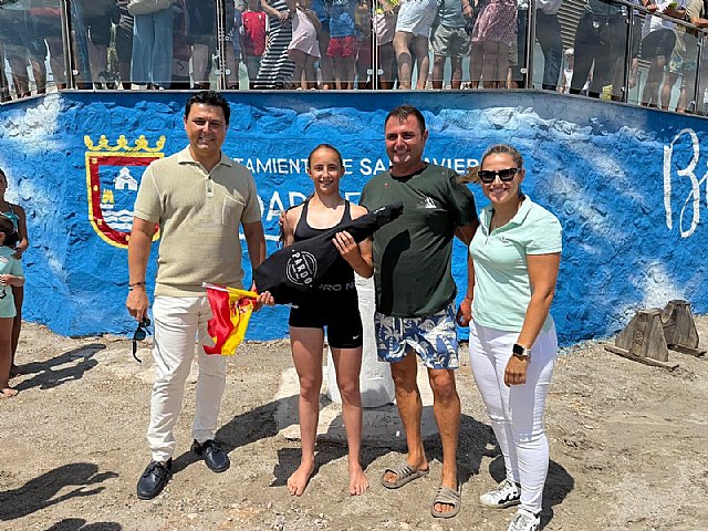 Mila Bagladi gana la cucaña marinera de las fiestas de Santiago de la Ribera - 1, Foto 1