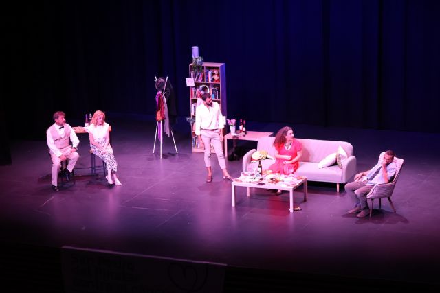 El humor y la solidaridad llenan el Teatro Geli Albaladejo con la obra benéfica Ese No - 3, Foto 3