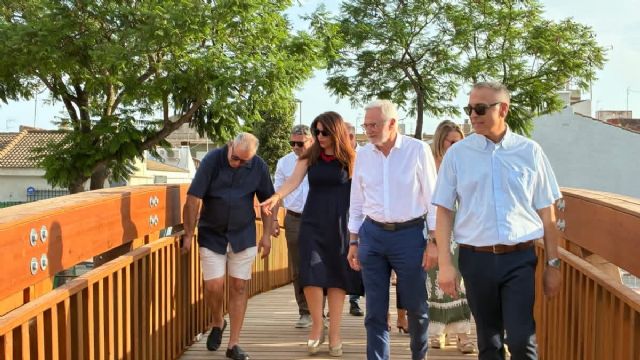 Una nueva pasarela peatonal conecta el Barrio de Santiago sobre la rambla - 4, Foto 4