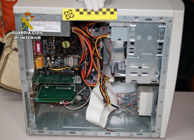 La Guardia Civil detiene a un vecino de Águilas por abusar sexualmente y grabar a menores - 2, Foto 2