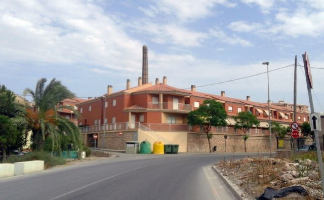 IU-Verdes Lorca denuncia robos sistemáticos en las viviendas de Plaza de la Torre, en el barrio de San Cristóbal - 1, Foto 1