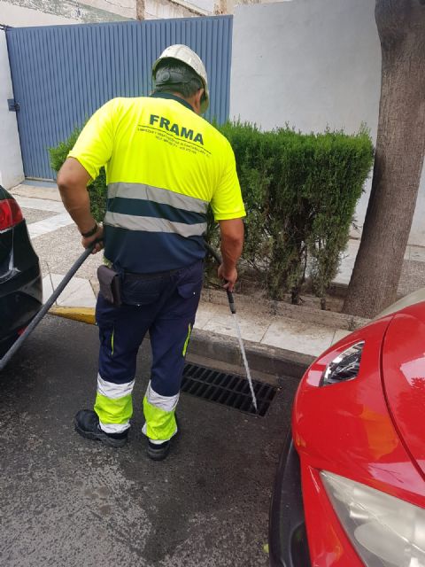 El Ayuntamiento de Beniel desarrolla labores de limpieza de imbornales y alcantarillado ante la posibilidad de fuertes lluvias - 2, Foto 2
