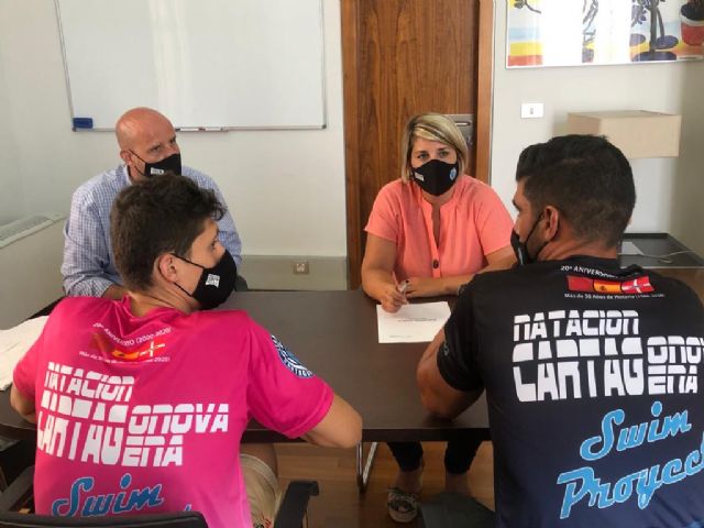 La vicealcaldesa despide al nadador Alejandro Puebla antes de su marcha al CAR de San Cugat - 1, Foto 1