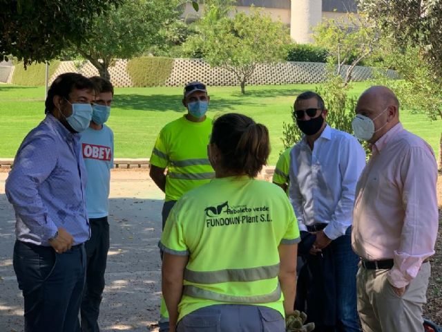 Miguel Motas y José Luján visitan a los trabajadores de Fundown Plant en el Campus de Espinardo - 2, Foto 2