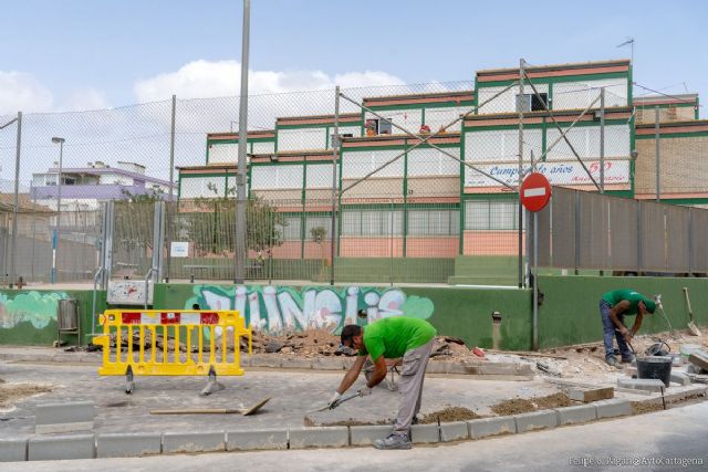 Vía Pública mejora la seguridad de los accesos al colegio Nuestra Señora de Los Dolores - 1, Foto 1