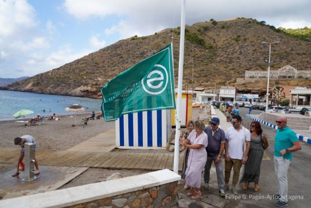 La bandera con la certificación ´S´ de sostenibilidad turística ya ondea en El Portús - 1, Foto 1