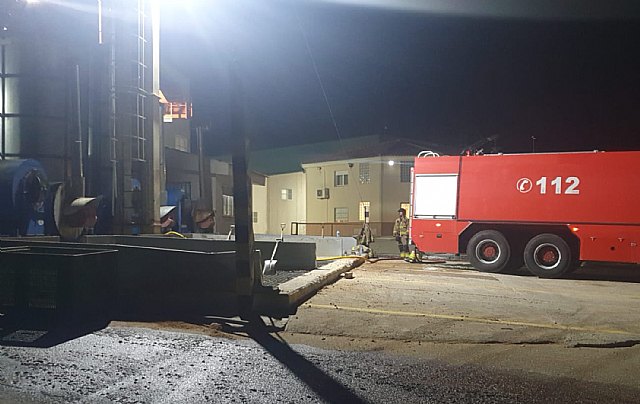 Servicios de emergencias han atendido un incendio en una industria en Bullas - 1, Foto 1