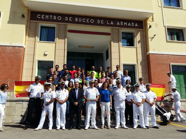 33 años de colaboración entre la Universidad de Murcia y la Armada, expresados en una placa - 1, Foto 1