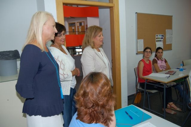 Educación amplía en 300 plazas la oferta para cursos de especialización de nivel C1 de inglés - 1, Foto 1