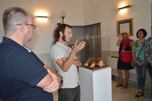 Manuel Pez ofrece una visita guiada a su exposicin de Casas Consistoriales, Foto 2