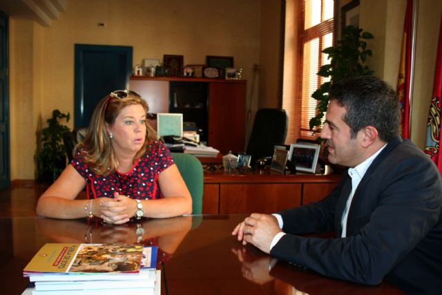 El Alcalde, Joaquín Buendía, recibe a la nueva Delegada de la Asociación Víctimas del Terrorismo en la Región de Murcia - 3, Foto 3