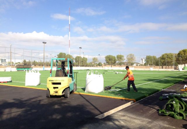 La instalación de césped artificial en el campo municipal de fútbol 7, en su recta final - 4, Foto 4