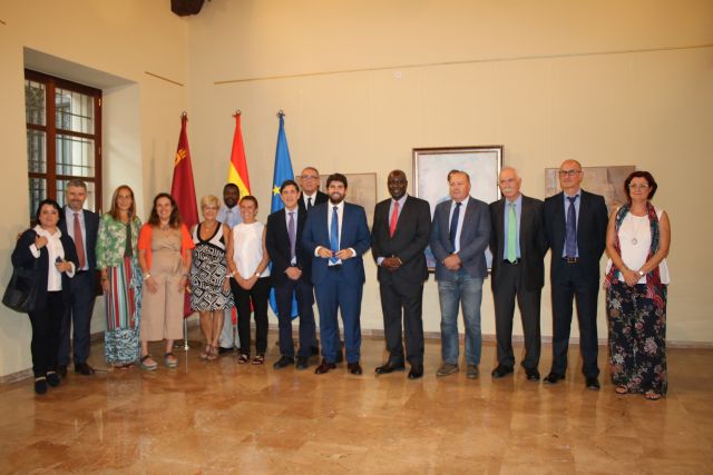El presidente de la Comunidad recibe al embajador de Kenia en España - 3, Foto 3