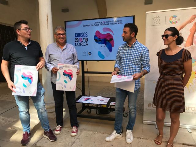 La Escuela de Artes Plásticas y Escénicas ofrece de octubre a junio 10 cursos de pintura, dibujo, escultura, artes digitales e interpretación teatral - 1, Foto 1