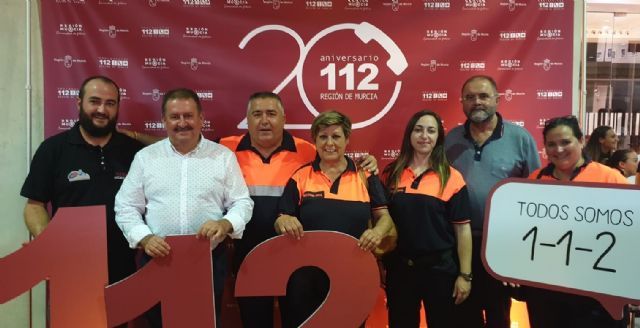 Autoridades municipales y voluntarios de Protección Civil en Totana participan en el acto del vigésimo aniversario del 112