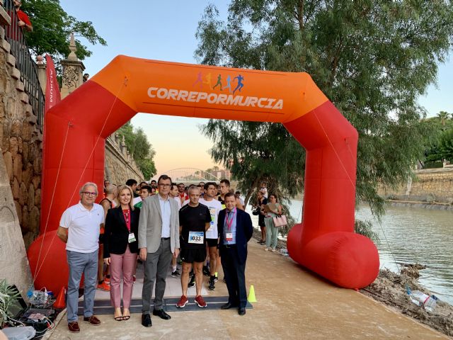 Más de un centenar de deportistas participan en la carrera Muévete por la Donación de Órganos por la mota izquierda del río - 1, Foto 1