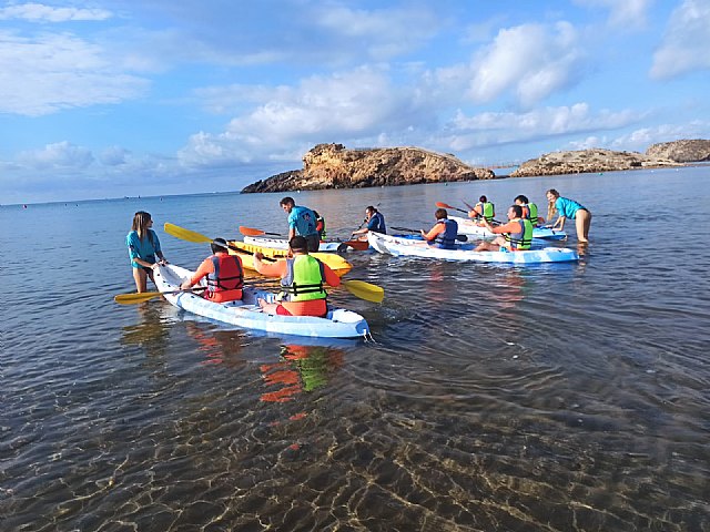 El centro de día de personas con discapacidad disfruta de la 2ª jornadas de surf y paddel sup en Bahía Mazarron - 1, Foto 1