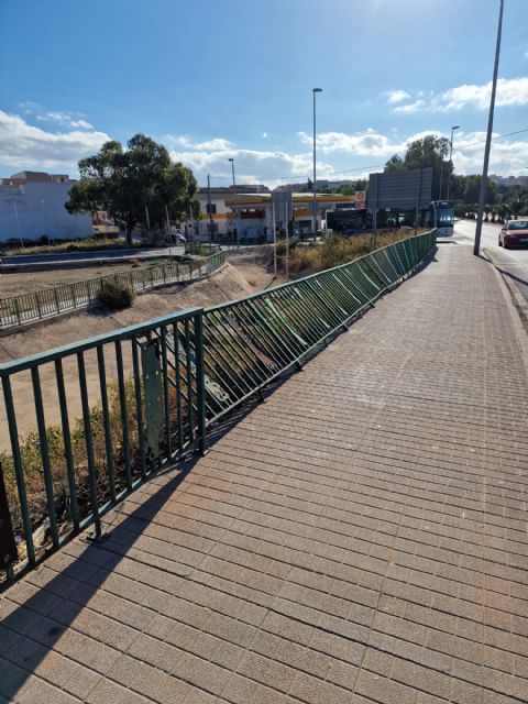 Sí Cartagena denuncia que el mal estado de la barandilla perimetral de la rotonda de Sebastián Feringán - 1, Foto 1