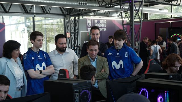 Martínez-Almeida recibe a los equipos finalistas de la LEC: la gran final europea del videojuego League of Legends consolida el liderazgo de Madrid en los grandes eventos de eSports - 2, Foto 2