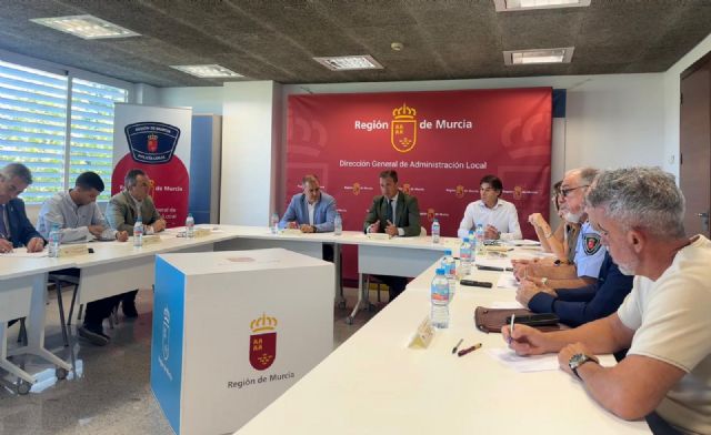 La Comunidad prevé convocar en 2026 la primera oposición unificada de los Cuerpos de Policía Local de la Región - 1, Foto 1