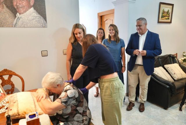 Medio centenar de mayores de Pliego reciben fisioterapia a domicilio con el programa `Cercanos´ - 2, Foto 2