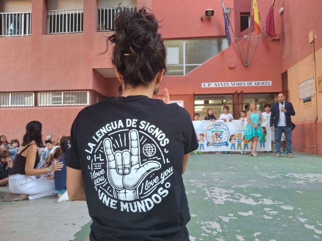 Casi medio centenar de alumnos de Primaria y Secundaria con discapacidad auditiva participan en un proyecto que mejora su integración - 2, Foto 2