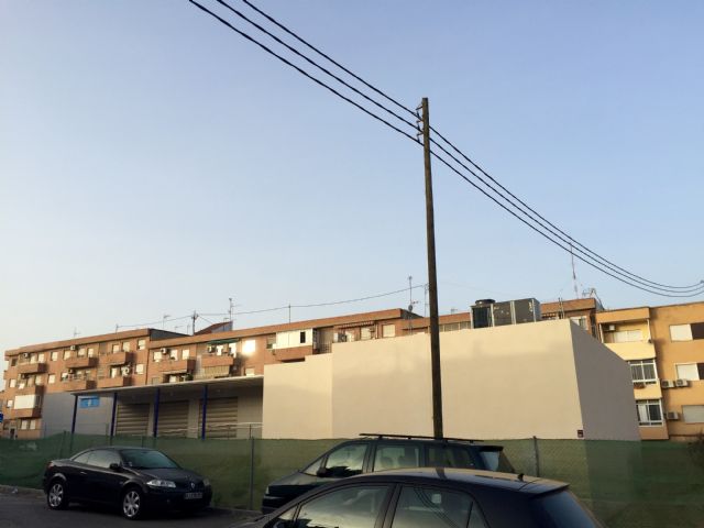 El Gobierno miente cuando asegura que ya está retirada la línea eléctrica del centro de salud de San Antón - 1, Foto 1