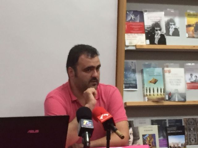 La Biblioteca Municipal Mateo García acoge una magnífica ponencia sobre poesía carcelaria, Foto 4