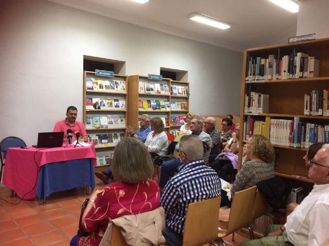 La Biblioteca Municipal Mateo García acoge una magnífica ponencia sobre poesía carcelaria, Foto 6