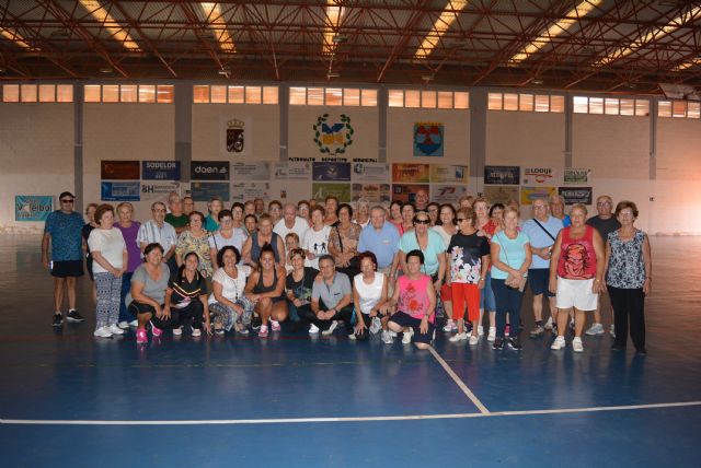 Más de un centenar de socios del Centro Municipal de la Tercera Edad participan en el curso de gerontogimnasia organizado por el Ayuntamiento - 1, Foto 1
